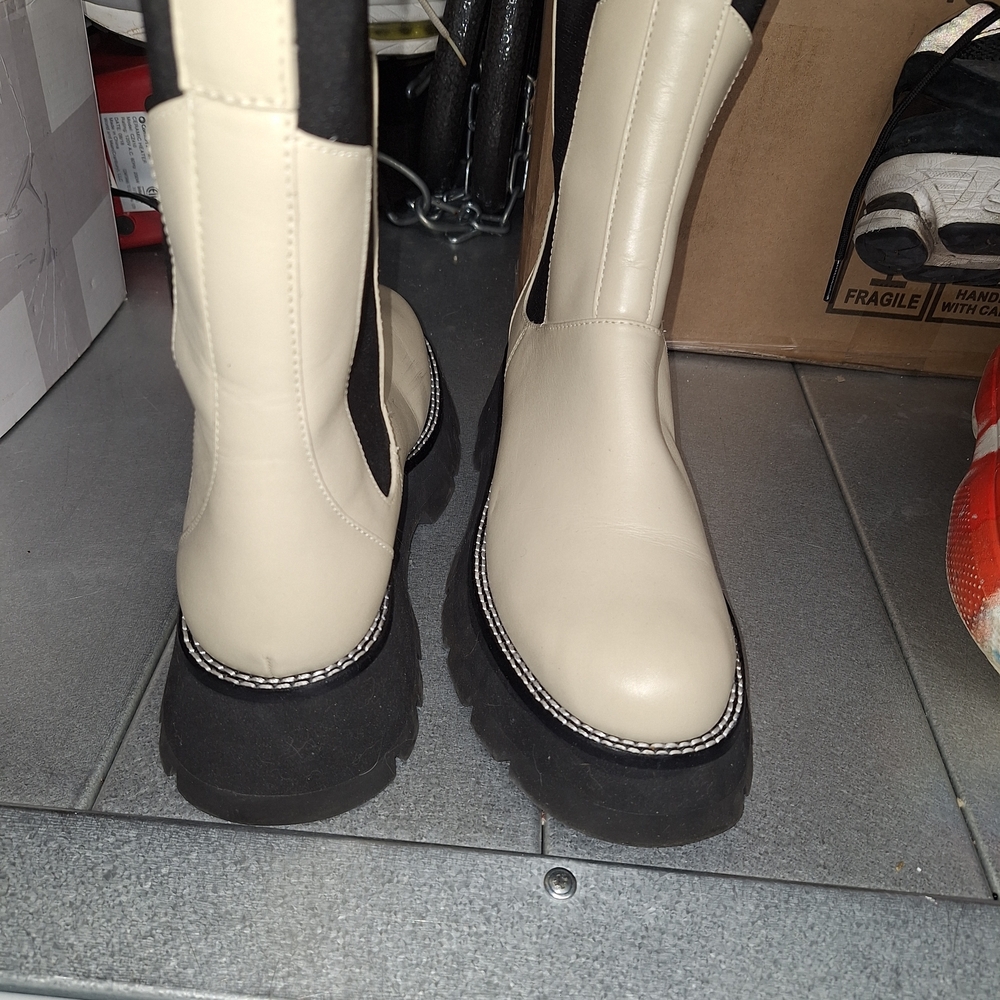 Stylish Cream Chelsea Boots - Picture 2 of 5